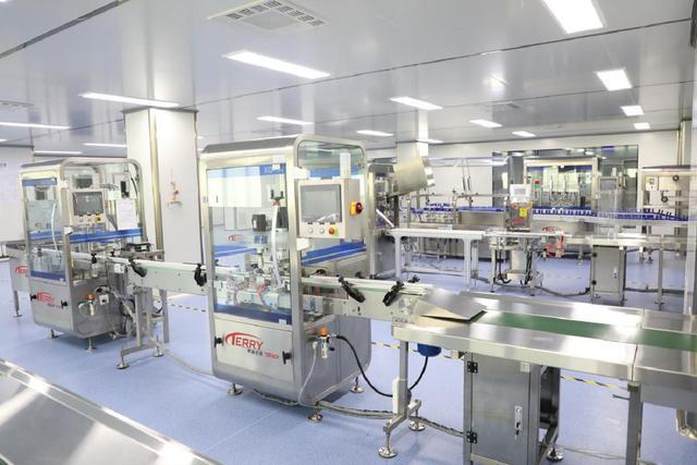 電商協(xié)會(huì)攜眾位貴賓蒞臨多美生物智能工廠指導(dǎo)工作，重點(diǎn)關(guān)注CRM客戶管理系統(tǒng)